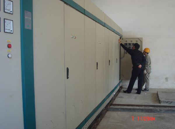 萬邦永躍兩臺1200KVA岸電電源現(xiàn)場調(diào)試1.jpg 萬邦永躍兩臺1200KVA岸電電源現(xiàn)場調(diào)試1.jpg